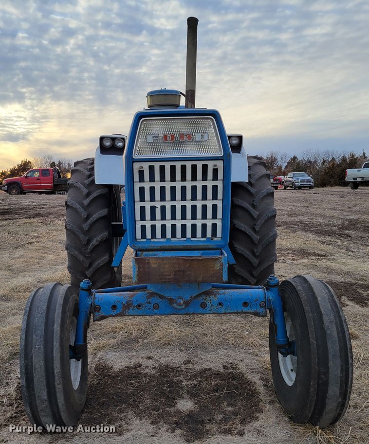 image for item MC9596 1972 Ford 8000  tractor