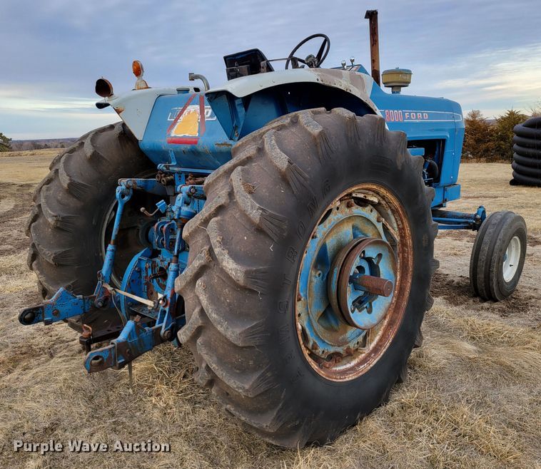 image for item MC9596 1972 Ford 8000  tractor