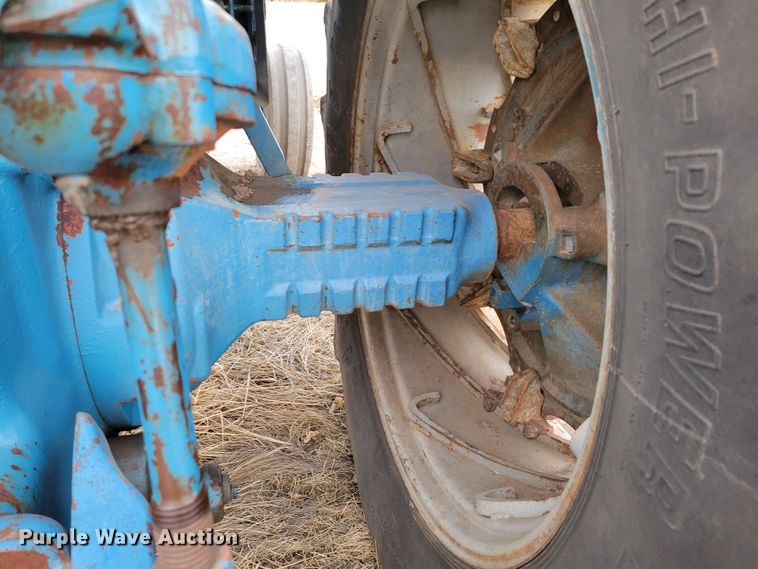 image for item MC9596 1972 Ford 8000  tractor