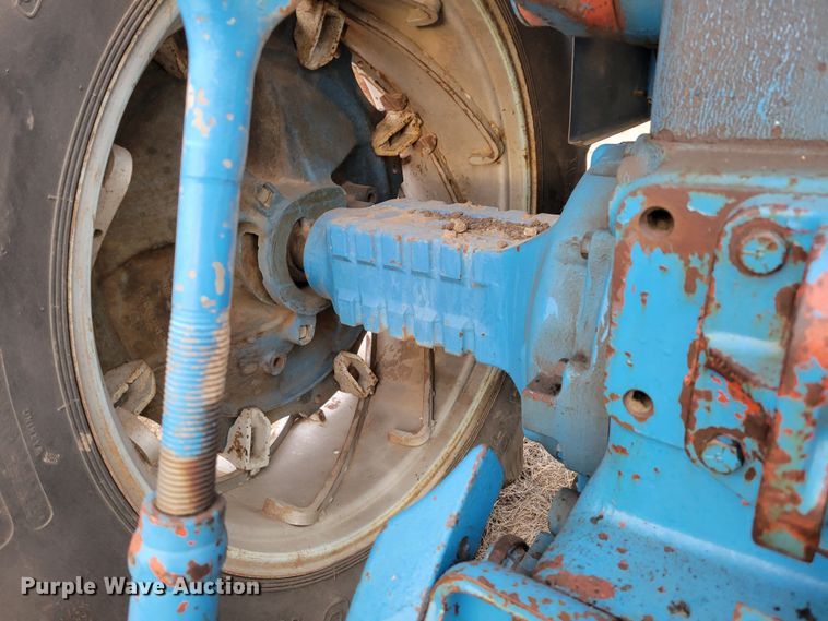 image for item MC9596 1972 Ford 8000  tractor