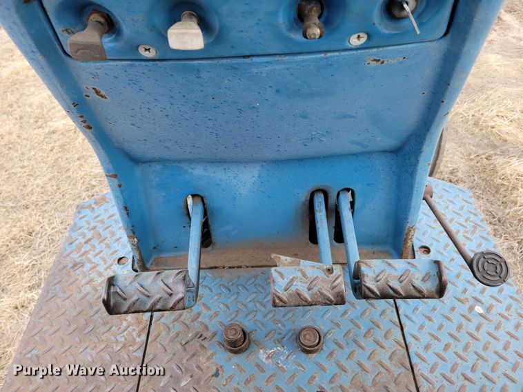 image for item MC9596 1972 Ford 8000  tractor