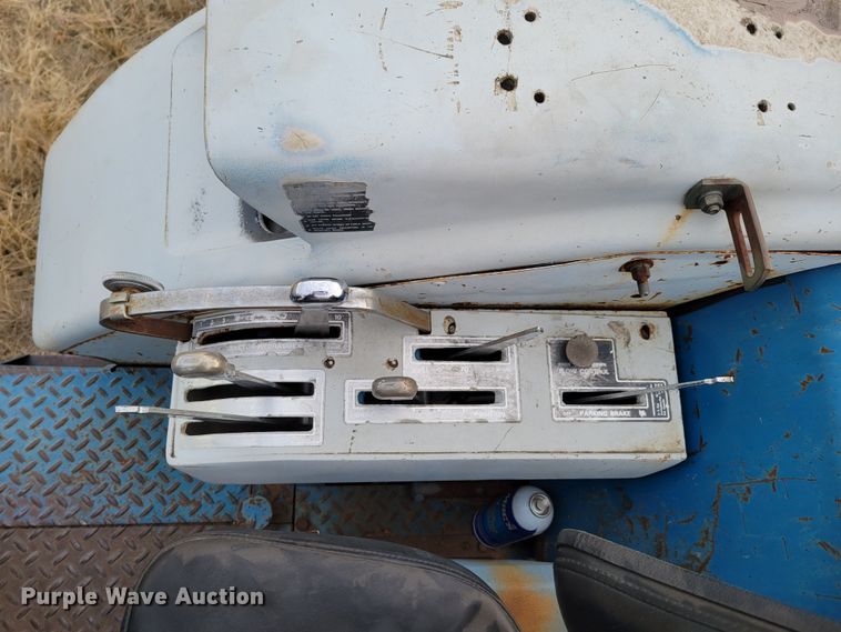 image for item MC9596 1972 Ford 8000  tractor