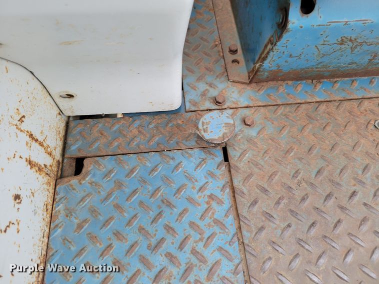 image for item MC9596 1972 Ford 8000  tractor