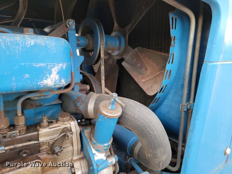 image for item MC9596 1972 Ford 8000  tractor