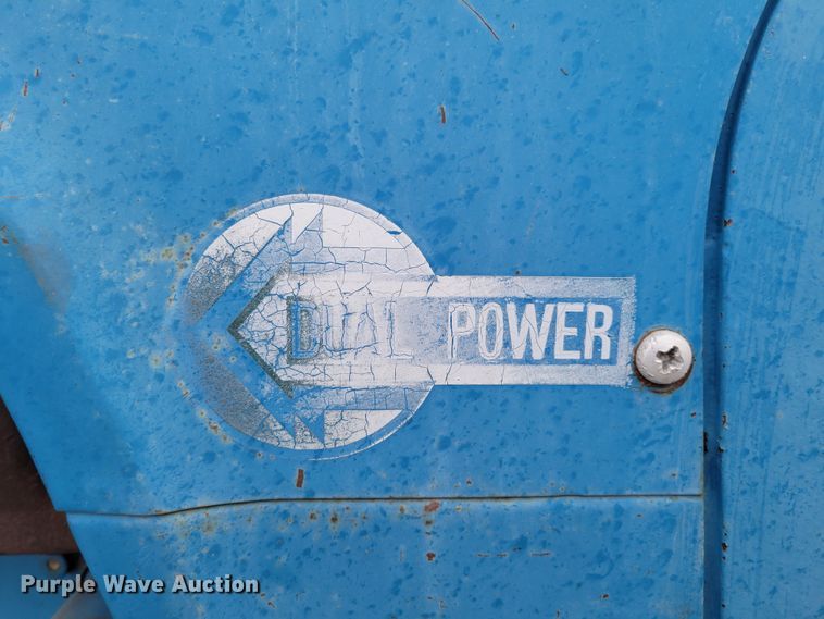 image for item MC9596 1972 Ford 8000  tractor