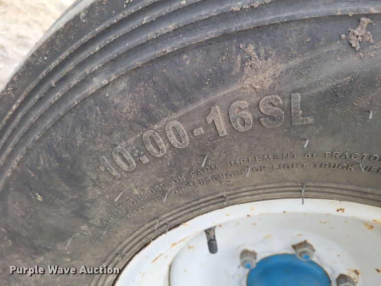 image for item MC9596 1972 Ford 8000  tractor