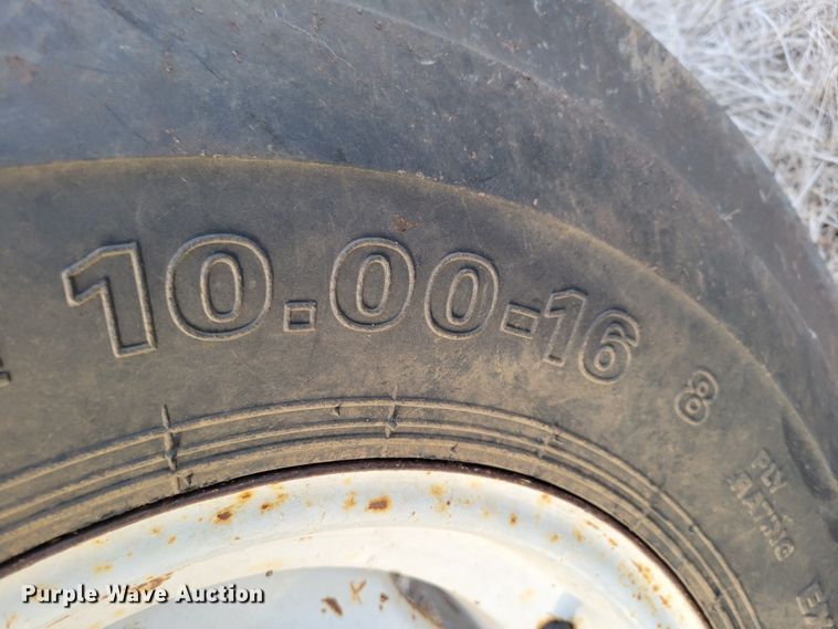 image for item MC9596 1972 Ford 8000  tractor