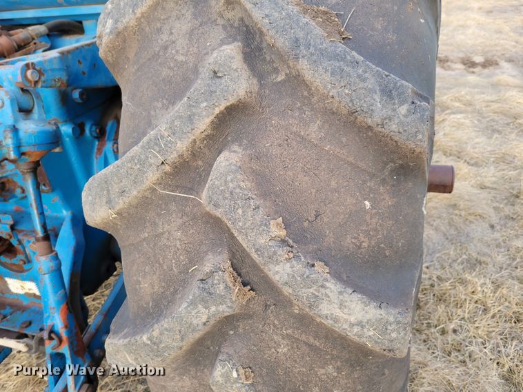 image for item MC9596 1972 Ford 8000  tractor