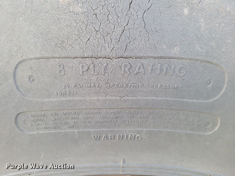 image for item MC9596 1972 Ford 8000  tractor