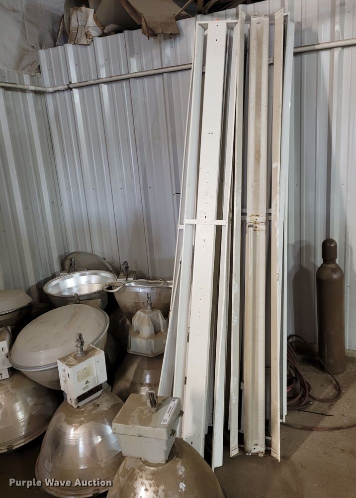 image for item MC9600 Approximately 20 light fixtures