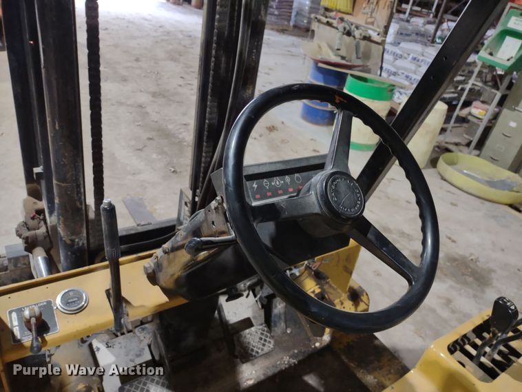 image for item MD9309 Caterpillar VC60D  forklift