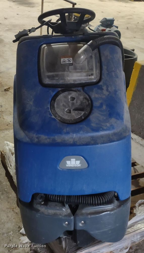 image for item MD9310 Windsor Chariot CSX24  floor scrubber