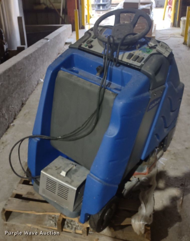 image for item MD9310 Windsor Chariot CSX24  floor scrubber