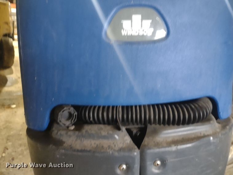 image for item MD9310 Windsor Chariot CSX24  floor scrubber