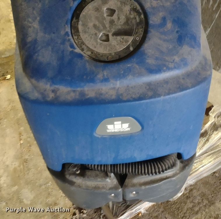 image for item MD9310 Windsor Chariot CSX24  floor scrubber