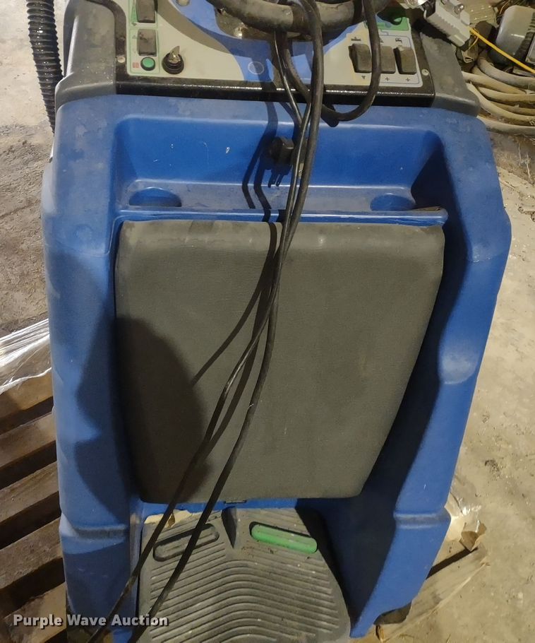 image for item MD9310 Windsor Chariot CSX24  floor scrubber