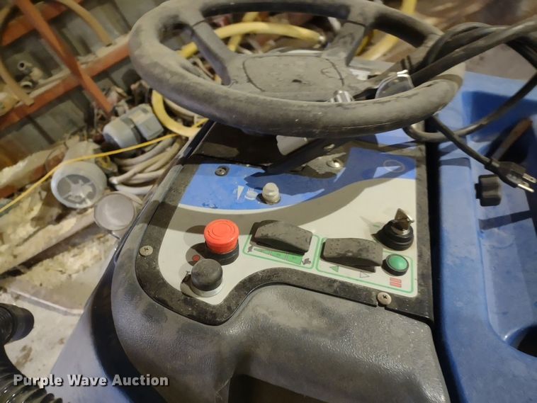 image for item MD9310 Windsor Chariot CSX24  floor scrubber