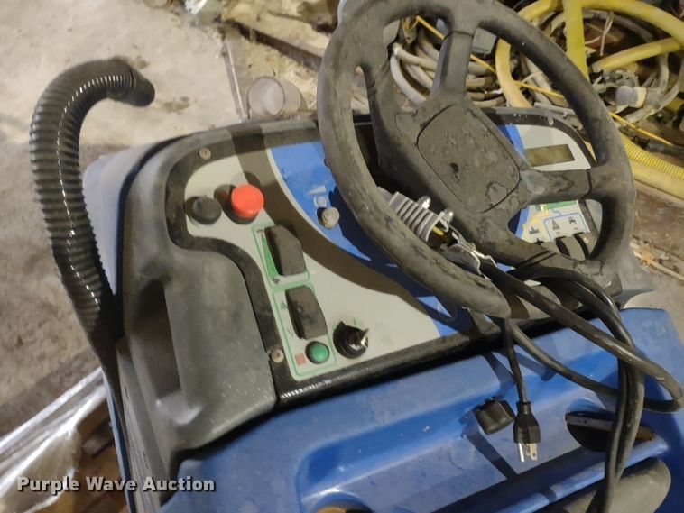 image for item MD9310 Windsor Chariot CSX24  floor scrubber