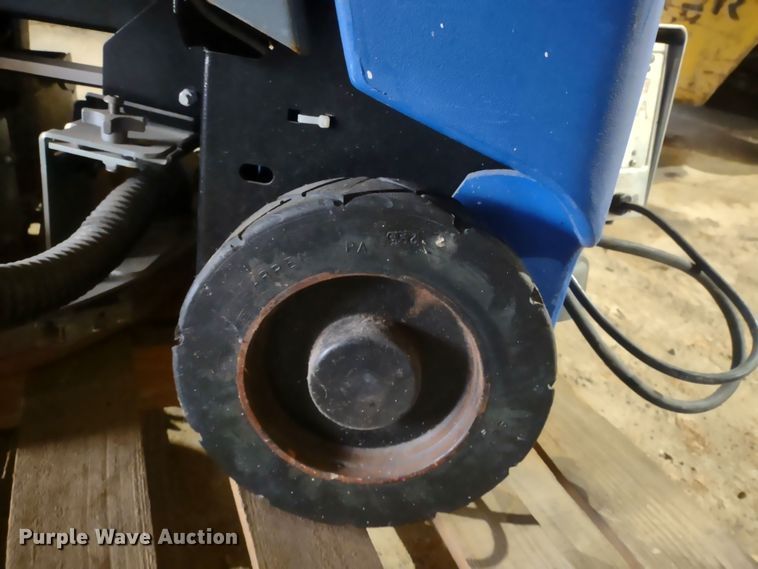 image for item MD9310 Windsor Chariot CSX24  floor scrubber