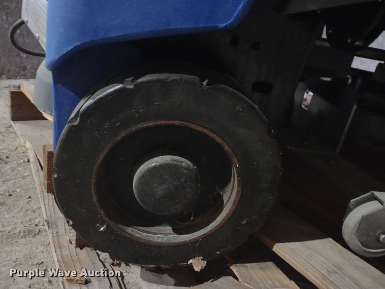 image for item MD9310 Windsor Chariot CSX24  floor scrubber