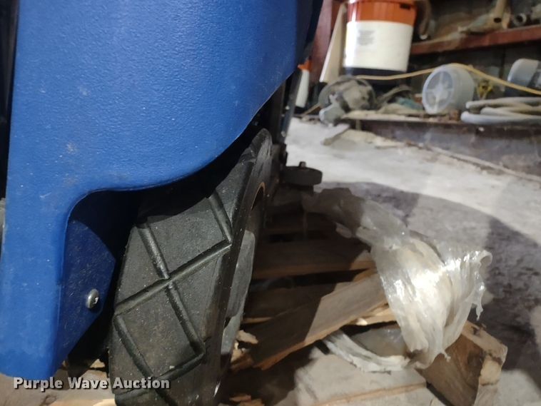 image for item MD9310 Windsor Chariot CSX24  floor scrubber