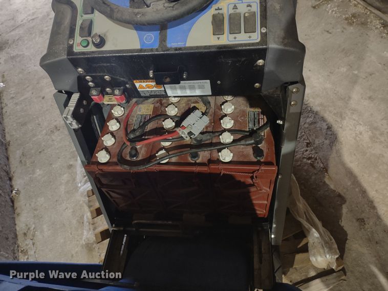 image for item MD9310 Windsor Chariot CSX24  floor scrubber