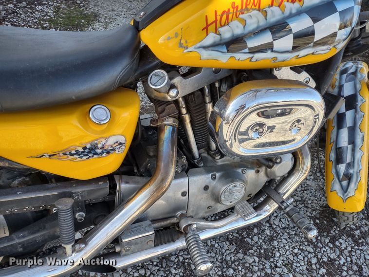 image for item MD9403 1985 Harley Davidson Roadster  motorcycle