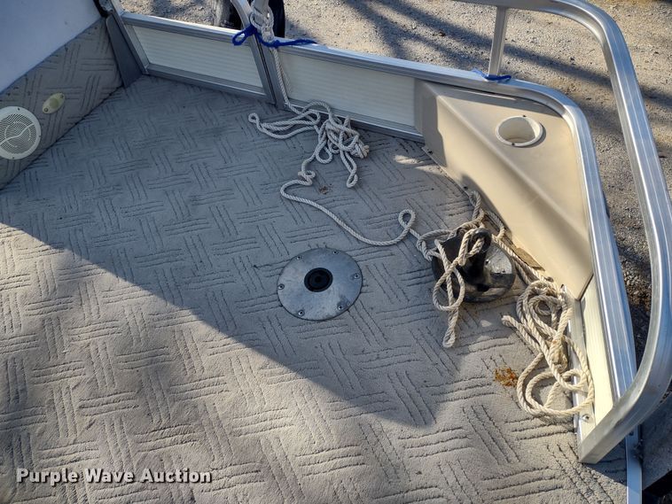 image for item MD9405 2004 Voyager Super Fish  pontoon boat