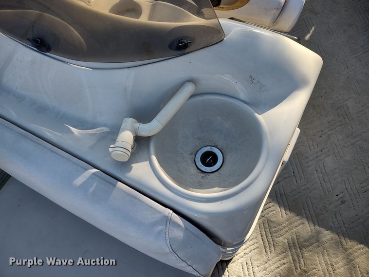 image for item MD9405 2004 Voyager Super Fish  pontoon boat