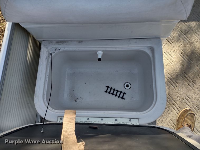 image for item MD9405 2004 Voyager Super Fish  pontoon boat