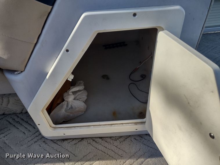 image for item MD9405 2004 Voyager Super Fish  pontoon boat