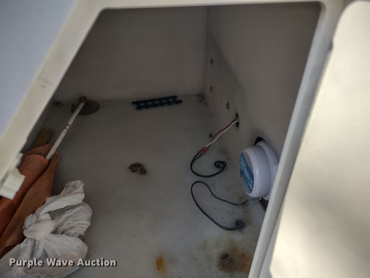 image for item MD9405 2004 Voyager Super Fish  pontoon boat