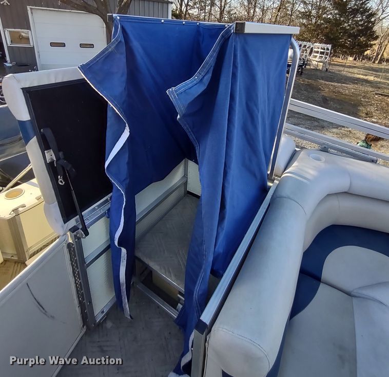 image for item MD9405 2004 Voyager Super Fish  pontoon boat