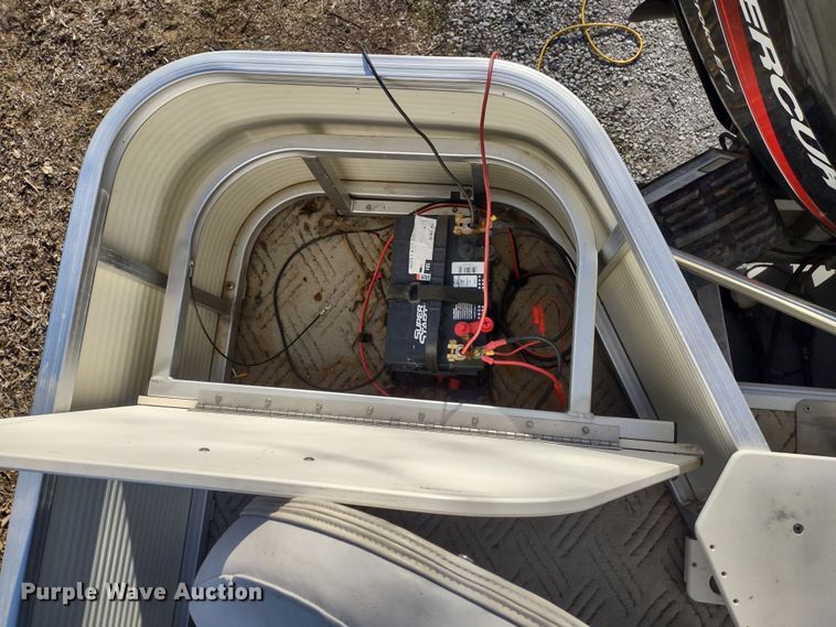 image for item MD9405 2004 Voyager Super Fish  pontoon boat