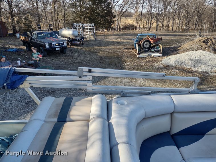 image for item MD9405 2004 Voyager Super Fish  pontoon boat