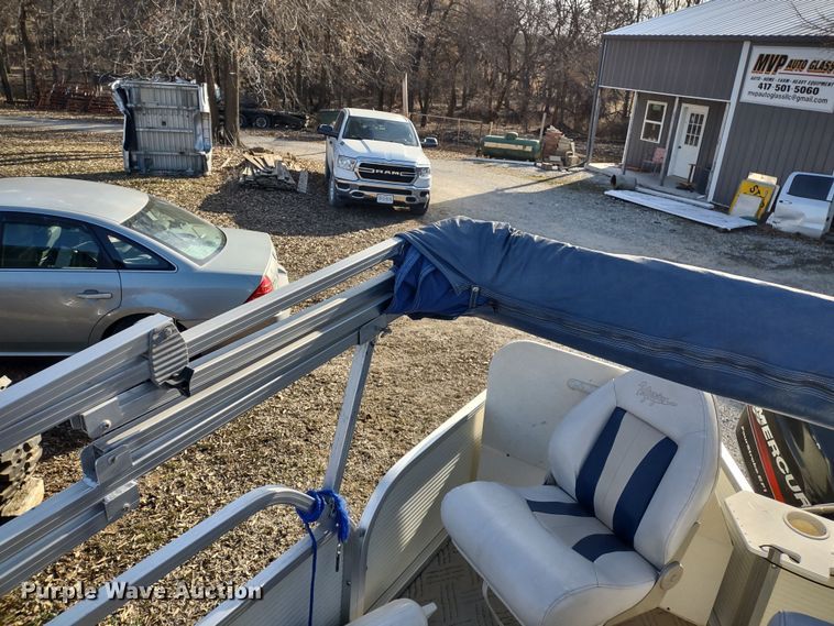 image for item MD9405 2004 Voyager Super Fish  pontoon boat