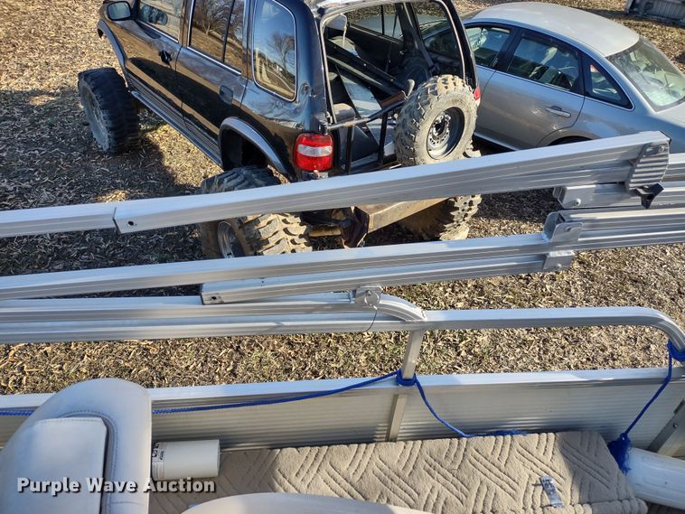 image for item MD9405 2004 Voyager Super Fish  pontoon boat