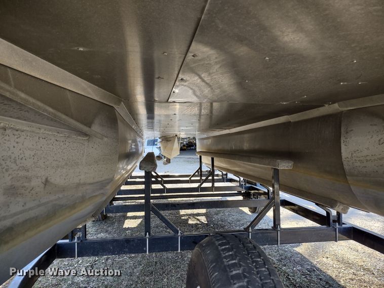 image for item MD9405 2004 Voyager Super Fish  pontoon boat