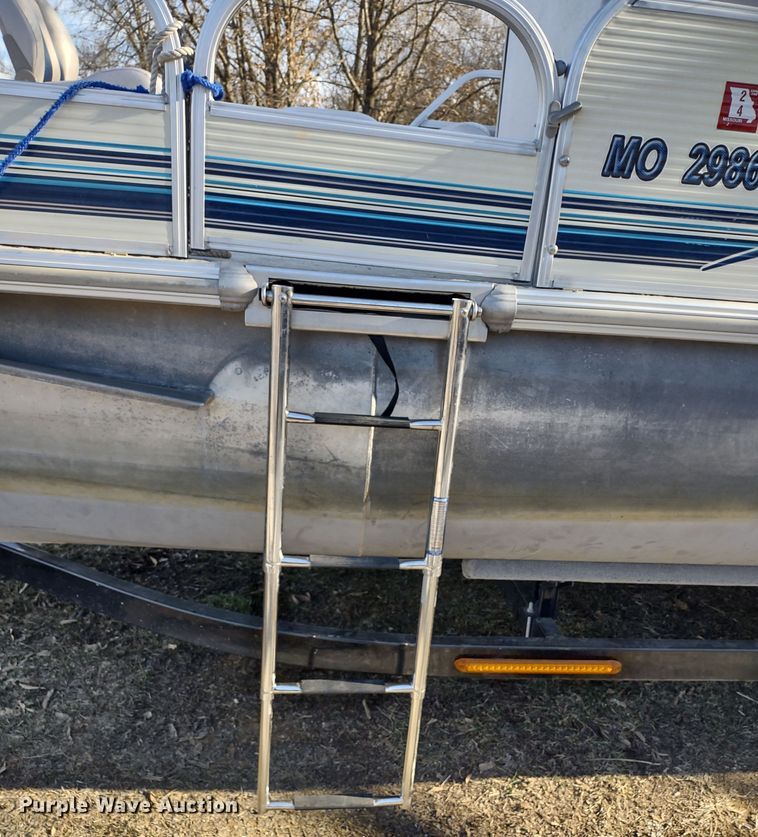 image for item MD9405 2004 Voyager Super Fish  pontoon boat