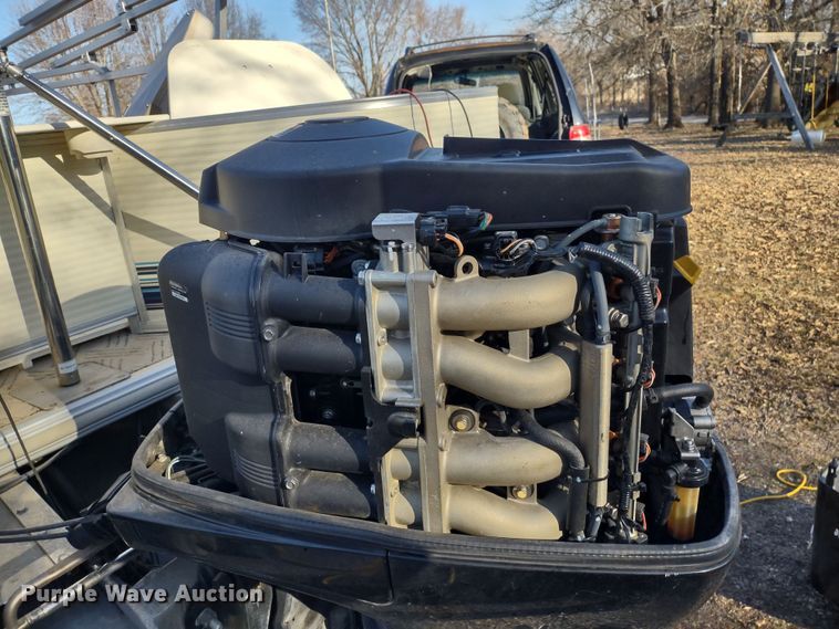 image for item MD9405 2004 Voyager Super Fish  pontoon boat