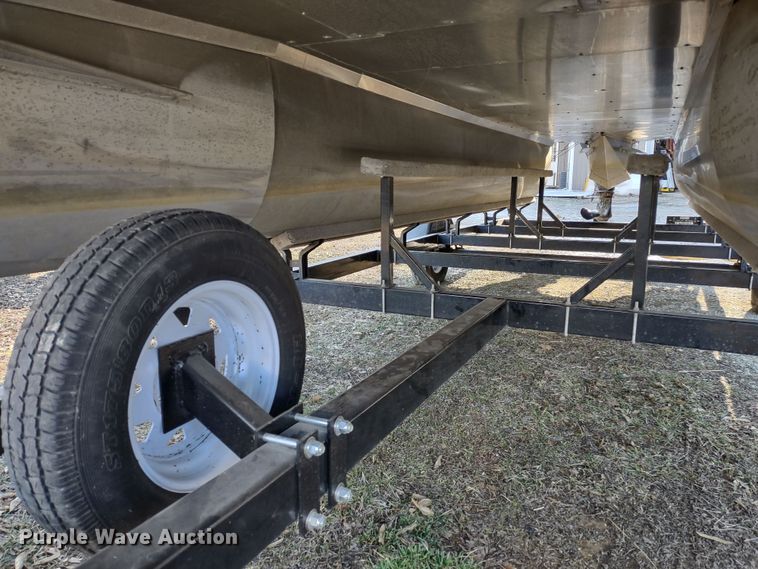 image for item MD9405 2004 Voyager Super Fish  pontoon boat