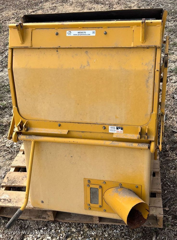 Excel Bac-Vac bagging system hopper in Sedgwick, KS | Item MD9576 sold ...