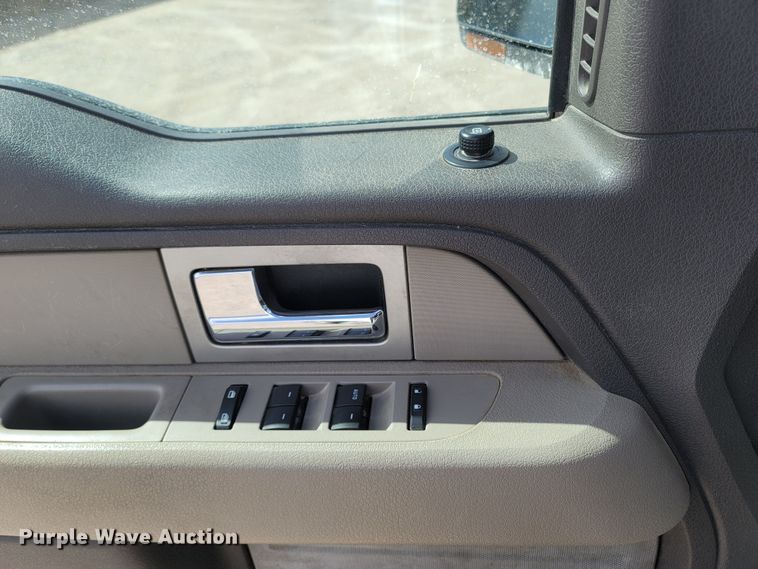 image for item ME9070 2010 Ford F150  SuperCrew pickup truck