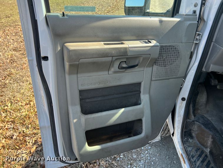 image for item MM9182 2013 Ford E450  box truck