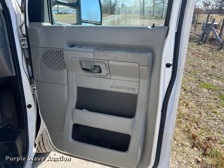 image for item MM9182 2013 Ford E450  box truck