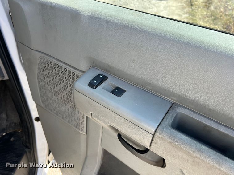 image for item MM9182 2013 Ford E450  box truck