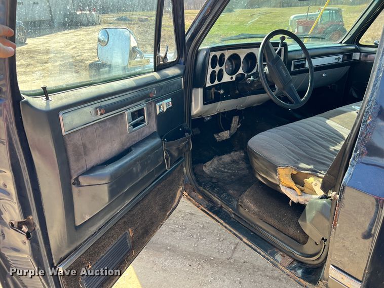 image for item MM9213 1984 Chevrolet K20  pickup truck cab and chassis