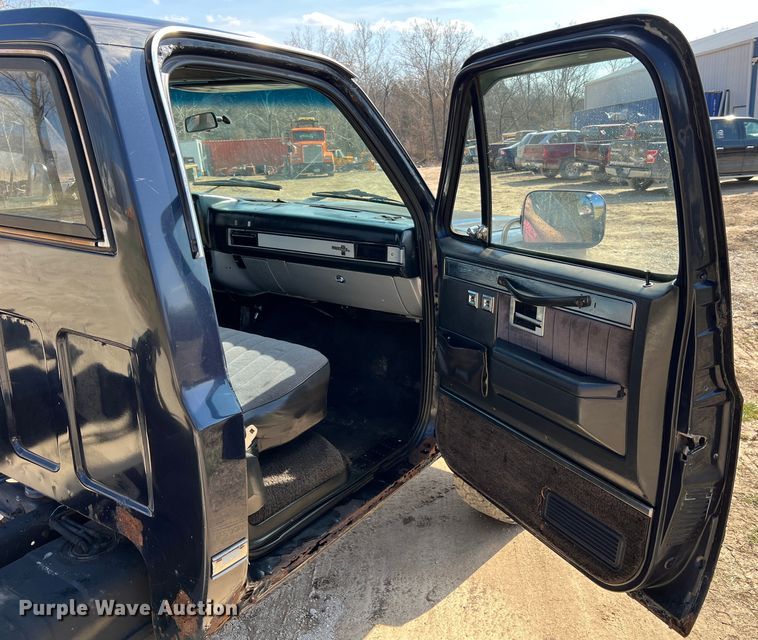 image for item MM9213 1984 Chevrolet K20  pickup truck cab and chassis