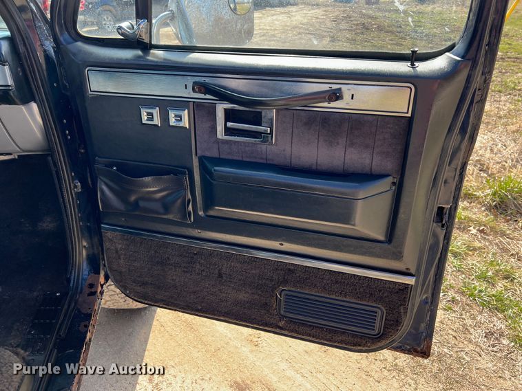 image for item MM9213 1984 Chevrolet K20  pickup truck cab and chassis