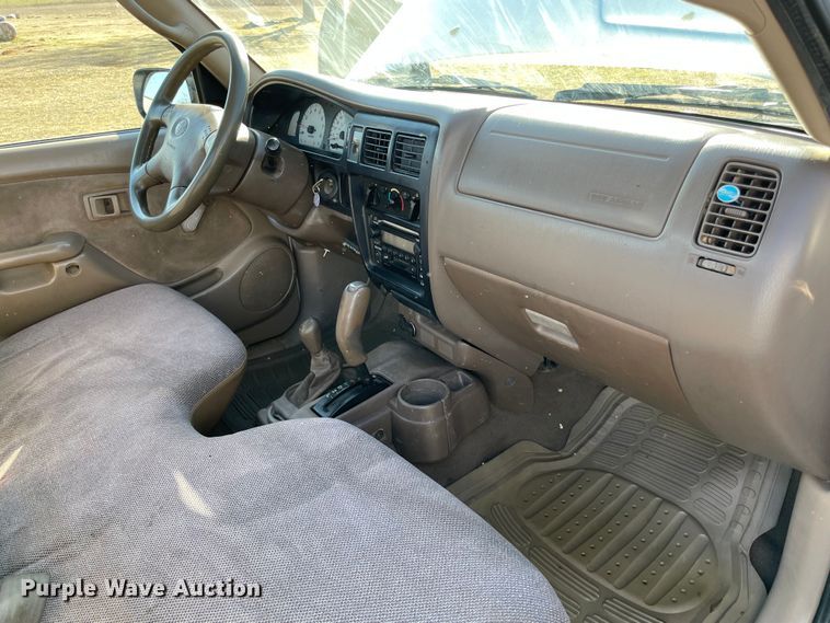 image for item MM9283 2003 Toyota Tacoma  pickup truck